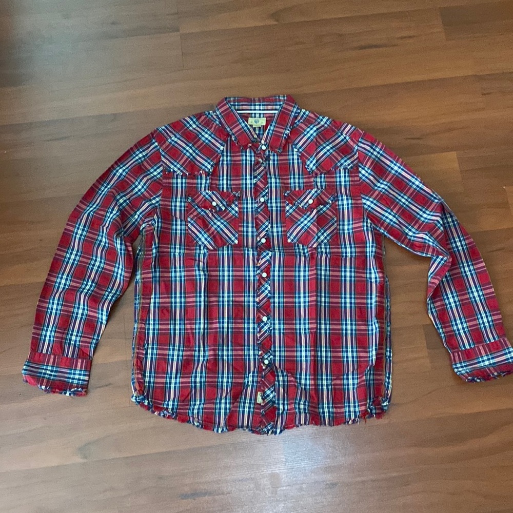 Tre Vero Gently Worn Pearl Snap Button down Long Sleeve Red Plaid shirt. Size L